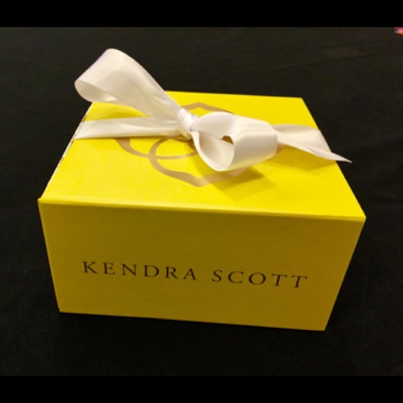 Kendra Scott Maize Rose Gold Drop. - Picture 3 of 5